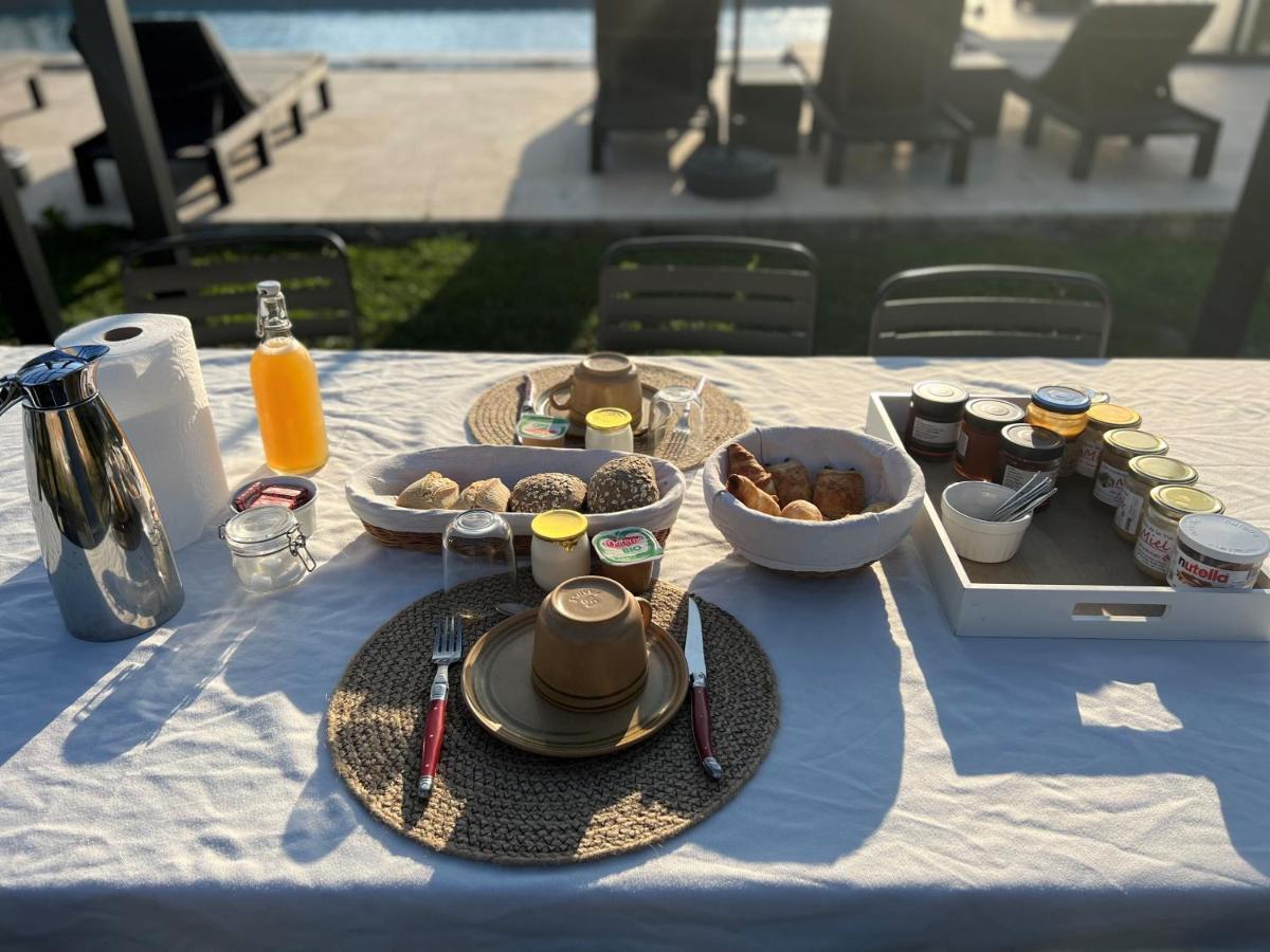 Le Poiré-sur-Vie La Milliere - Piscine & Campagne - Cathelineau & Lescure B&B 외부 사진